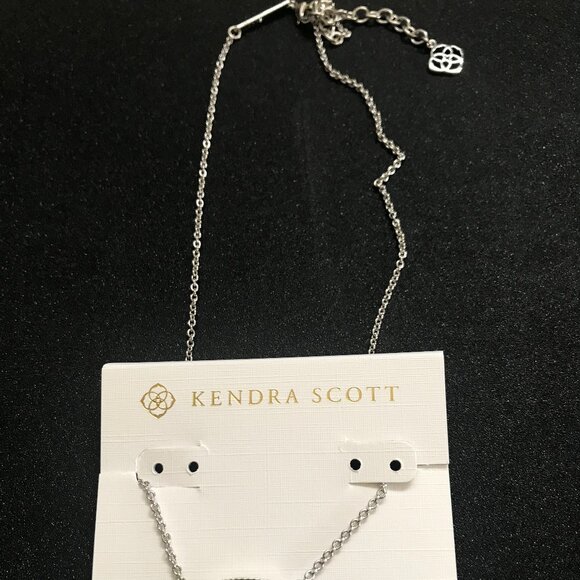New Kendra Scott Elisa Silver Short Pendant Necklace in Green Cat's Eye Stone - Picture 2 of 2